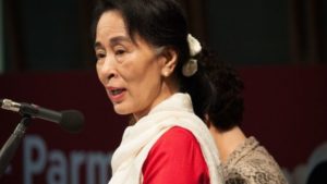 Aung San Suu Kyi : faces corruption trial