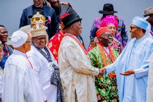 Buhari with the traditional rulers from the South-south during the visit
