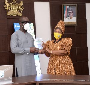 Chairman of PFN, Edo state chapter, Pastor (Dr.) Margaret Agbonifo presenting the award to Governor Obaseki