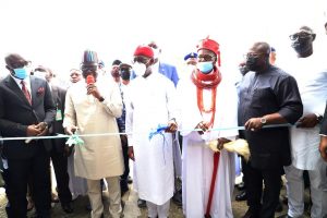 Delta Governor, Senator Dr. Ifeanyi Okowa (middle); his Benue state counterpart, Dr. Samuel Ortom,(2nd left); His Royal Majesty, Emmanuel Sideso Abe I, the Ovie of Uvwie Kingdom (2nd right); PDP Chairman in Delta, Chief Kingsley Esiso (right); Speaker, Delta State House of Assembly, Rt. Hon. Sheriff Oborevwori (2nd right); Commissioner for Basic and Secondary Education, Mr. Patrick Ukah (left) and others, as Gov Ortom inaugurated Army Day Secondary School at Effurun, built by Delta State Government. Tuesday. PIX; BRIPIN ENARUSAI AND JIBUNOR SAMUEL