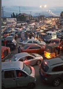 Traffic gridlock as people rush home to beat the curfew in Port Harcourt