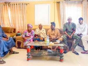 Senator Folarin (second from right) and mother of the deceased during the lawmaker's visit to the family on Friday