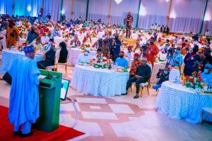 Buhari speaking at the dinner with members of the National Assembly on Tuesday