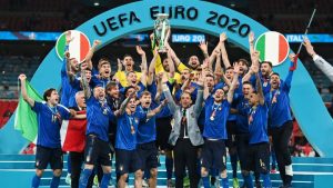 Italian players with EURO 2020 trophy