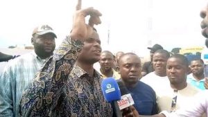 Comrade Legborsi Yamaabana,President-General,Ogoni Youth Federation addressing peaceful protesters.