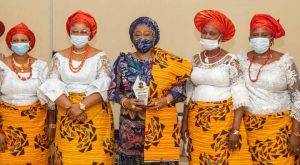 Members of Ohanaeze Women’s Wing in a group photograph with Mrs Bisi Fayemi in Ado Ekiti on Tuesday