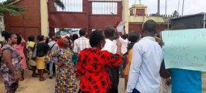 Workers blocking entrance into the Emuoha Secretariat complex in protest over their unpaid salaries