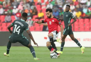 Nigerian players sandwich Egyptian Mo Sallah in the AFCON 2021 match