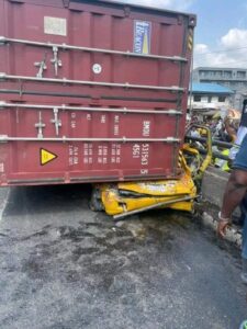 The truck that fell on bus killing eight people in Lagos
