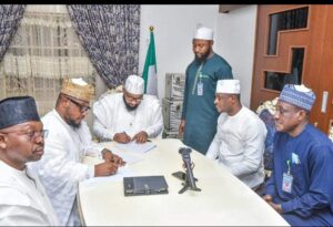 L-R: Baba Mohammed, Head, Government Affairs, The Alternative Bank; Garba Mohammed, Executive Director, The Alternative Bank; Mohammed Umar Bago, Governor Niger State; Mustapha Ndajiwo, Commissioner, Budget and Planning; Usman Abdullahi, Chief of Staff and Aminu Takuma, Commissioner Industry, Trade and Investment during the signing of multi- sector deal with the Niger State Government to boost the development of agriculture, transportation, energy and infrastructural sectors in the state recently