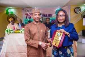 The Honourable Commissioner, Lagos State Ministry of Basic and Secondary Education, Mr Jamiu Tolani Ali Balogun presenting post humous award to the Family rep of the late Lady Lande Bank Anthony