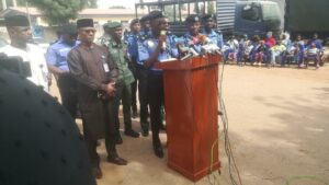 CP Gumel briefing journalists at the Bompai headquarters on Thursday, at the background are the rescued children and their abductors