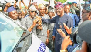 From left: Governor of Lagos State, Mr. Babajide Sanwo-Olu presenting a key to a brand new bus to Greenland Estate CDA Olokonla-Ajah as the Best CDA in 2023, being received by Prince Adewale Ojora, during the grand finale of the Y2023 Community Day celebration with the theme: “Community Engagement: A Veritable Tool for Infrastructure Development in Rural Communities”, at the Police College Ground, Ikeja, on Thursday, 14 December 2023.