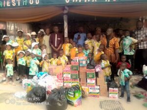 A group photograph with the inmates and a delegation of Rivers NUJ Correspondents' Chapel led by Amaechi Okonkwo, Chairman and Ignatius Chukwu, Chairman, Chapel Week Organizing Committee, and members of Chapel,Sir Okafor Ofiebor, Emmanuel One, Clarice Azuatalam and Desmond Ejebas
