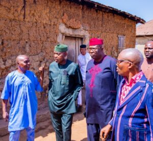 R-L: Wale Ojo Lanre, Senator Babafemi Ojudu, Gov Oyebanji and an Olowe family member explaining a point of interest to the visitors