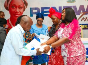 Lady Valerie Fubara presenting financial grant and other items to a beneficiaries