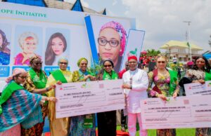 First Lady, Oluremi Tinubu, Governor Uzodimma and some beneficiaries of the empoewrment exercise