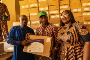 Presentation of laptop to participants by the Yayi team