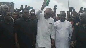 Samuel Nwanosike, Chairman Ikwerre local government area of Rivers State receives corpses of Herbert Wigwes.