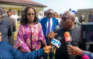 Governor Fubara speaking with Dr. Bright Ogbonda, Chief Medical Director, Rivers State Hospital Management Board and Dr. Adaeze Oreh, Commissioner for Health during his visit to the Psychiatric Hospital, Rumuigbo on Thursday