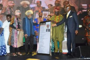 Soyinka in a photo session
