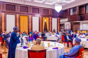 President Tinubu speaking with members of the Nigerian business community
