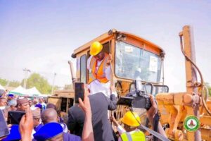 Governor Radda flagging off the road project