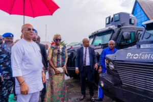 Governor Hope Uzodimma (left) with his Deputy, Lady Dr Chinyere Ekomaru handing over Armoured Personnel Carriers and other operational vehicles to the police in Owerri... Sunday