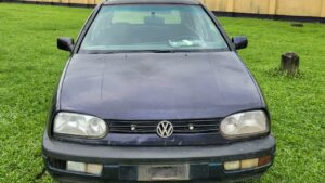 Volkswagen Golf 3 used for robbing passengers.jpg