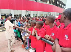 Yussuf Alli addressing the contingent.jpg
