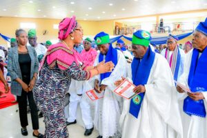 Dr Olayemi Oyebanji and the senior citizens in Ado Ekiti.jpg
