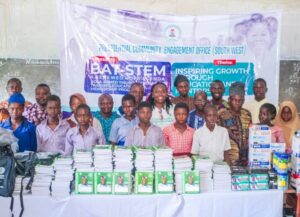 Moremi Ojudu, Senior Special Assistant to the President on Community Engagement (South-West), with teachers and students of Community High School, Iwo Ate, and Baptist Grammar School, Ajaawa, Ogo-Oluwa LG, Oyo State.