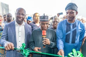 Former Governor Tambuwal cutting the project tape while Obaseki and others looked on.jpg
