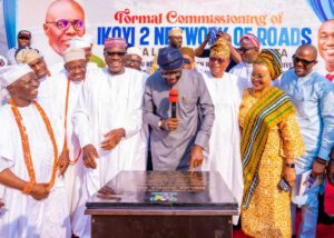 Opeluwa of Lagos, High Chief Lateef Ajose Aderibigbe; Ojora of Ijoraland, Oba Fatai Ojora; Hon. Abdulmumin Jibrin; Governor of Lagos State, Mr. Babajide Sanwo-Olu; Senator Wasiu Sanni-Eshilokun; Secretary to the Lagos State Government, Barr. ‘Bimbola Salu-Hundeyin and member of the State House of Assembly, Hon. Gbolahan Yishawu during the formal commissioning of new network of roads in Ikoyi (Oyinkan Abayomi Drive; Macpherson Avenue; Femi Okunnu road; Ilabere, Ilu, and Inupa roads), on Tuesday, 10 December 2024