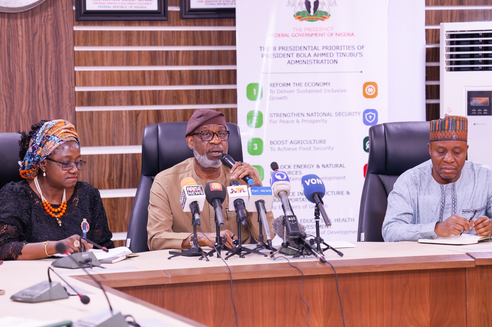 L-R: Permanent Secretary, Ministry of Solid Minerals Development (MSMD), Dr. Mary Ogbe; Minister of Solid Minerals Development, Dr. Dele Alake; Director, Mines Inspectorate, Engr. Ganiyu Imam during the press briefing announcing the lifting of ban on mining exploration activities in Zamfara state. 22nd December, 2024.