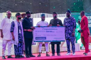 Mr. Seyi Tinubu (middle) with the representatives of ForteCare the 1st Prize winner of N5m at the summit, in Ogun state, recently.jpg