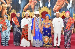 L-R: Wife of the Speaker, Hajia Fatima Tajudeen Abass, Wife of the Vice President, Hajia Nana Shettima, the First Lady, Sen Oluremi Tinubu, Eze Imo/Chairman, South East Traditional Rulers Council, HRM Eze E C Okeke, his wife, Ugoeze Augustina, Governor Hope Uzodimma, his wife, Chioma when Mrs. Tinubu and her entourage were received at the Eze Imo's Palace in Owerri...Friday