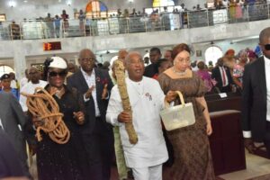 R-L: Wife of the Governor of Imo State, Barr. (Mrs.) Uzodimma, the husband, Governor Hope Uzodimma, husband of the Deputy Governor of Imo State, Chief Chukwuma Ekomaru and the wife, Lady Chinyere Ekomaru and others during the Governor's Christmas Thanksgiving Service at St. Lima The Rose Catholic Parish, Ozuh, Omuma, Oru East Local Government Area ... Wednesday.