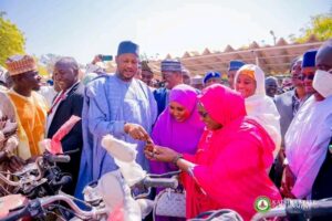 Governor Radda handing over some of the education materials to teachers