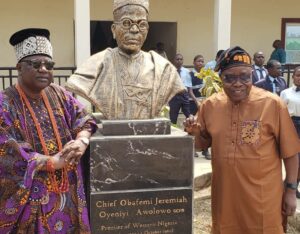 Kabiyesi Oba Adedokun Abolarin, the Orangun of Oke-Ila, left, and Olamiti Lawrence Mofoluwaso