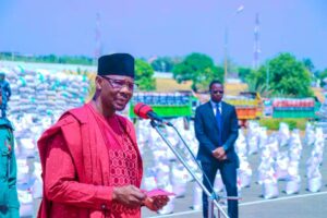 Governor Sule during the distribution exercise