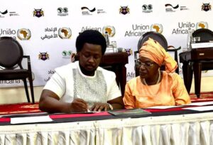 Sierra Leone’s ACC boss, Francis Ben Kaifala, signing the AARP document in Nairobi