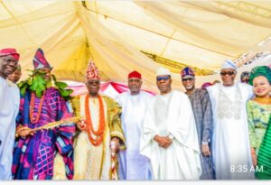 From left: Governor Sanwo-Olu, Prince Tajudeen Olusi, HRM Oba Rufus Adeyemo Adejugbe, Governor Oyebanji, Senator Bamidele and other dignitaries