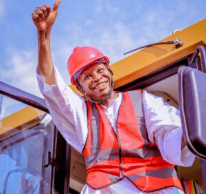 Governor Yusuf flagging-off the reconstruction of Zungeru Road