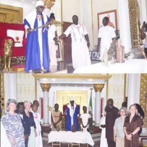 Oba Ewuare 11 and others when he received the artefacts in Benin