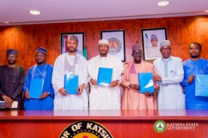 Governor Radda in middle and representatives of the development partners displaying the MoU)