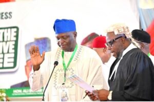 Professor Nentawe Yilwatda being sworn in