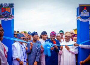 rom left: Onilakowe of Lakowe, Oba Hakeem Ojomu; Oloja of Epe, Oba Kamorudeen Animashaun; Lagos State Deputy Governor, Dr. Obafemi Hamzat; the donator/Executive Vice Chairman, Federal Competition and Consumer Protection Commission (FCCPC), Mr. Tunji Bello; Governor Babajide Sanwo-Olu and Minister of Education, Dr. Tunji Alausa, during the commissioning of the newly built multi-purpose Auditorium, donated by Mr. Bello at Lagos State University (LASU), Epe Campus, on Wednesday, 20th August, 2025.