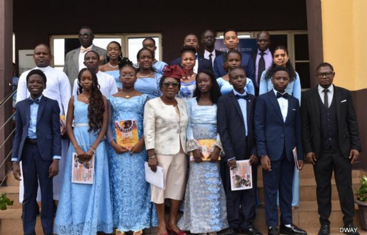 Mrs Banjo Falore and another set of graduating students and some teachers