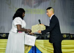 Mr Shin Honda presenting the award to Prof Aguoru